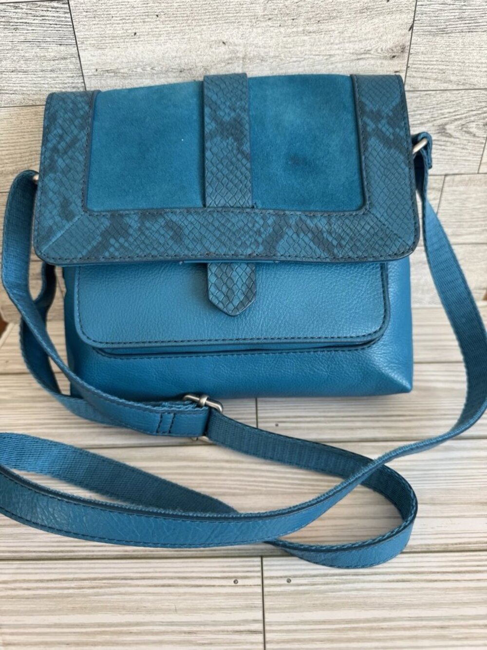 Fossil Kinley Blue Lagoon Leather And Suede Small Crossbody Purse
